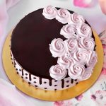p-creme-rose-decorated-chocolate-cake-half-kg–140128-2